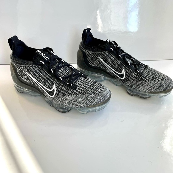 New! Nike Formation Gymnastics Shoe 9 - Picture 10 of 12